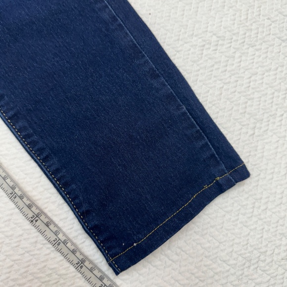 Levi's 711 Medium Wash Blue Jeans Size 27 - Picture 9 of 10